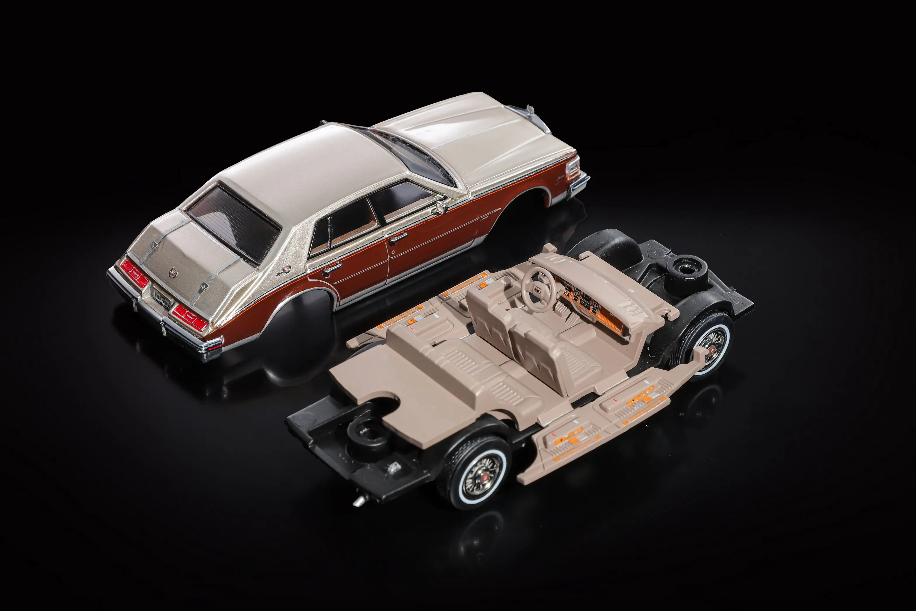 Turning Crush 1/64 1985 Cadillac Seville Premium Diecast Each Ltd 799pcs GM Official Licensed Model Car