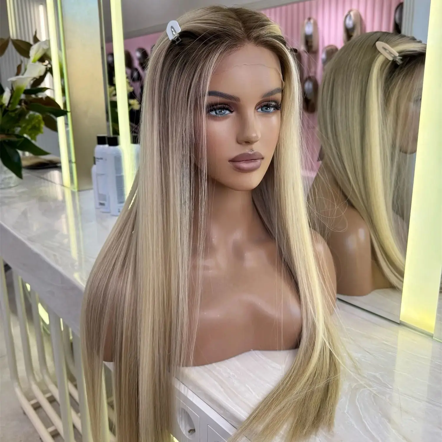 

Light Blonde Balayage Futura Wig Natural Straight Highlights Glueless Hair 150% Density Synthetic Lace Front Wig Ready To Wear