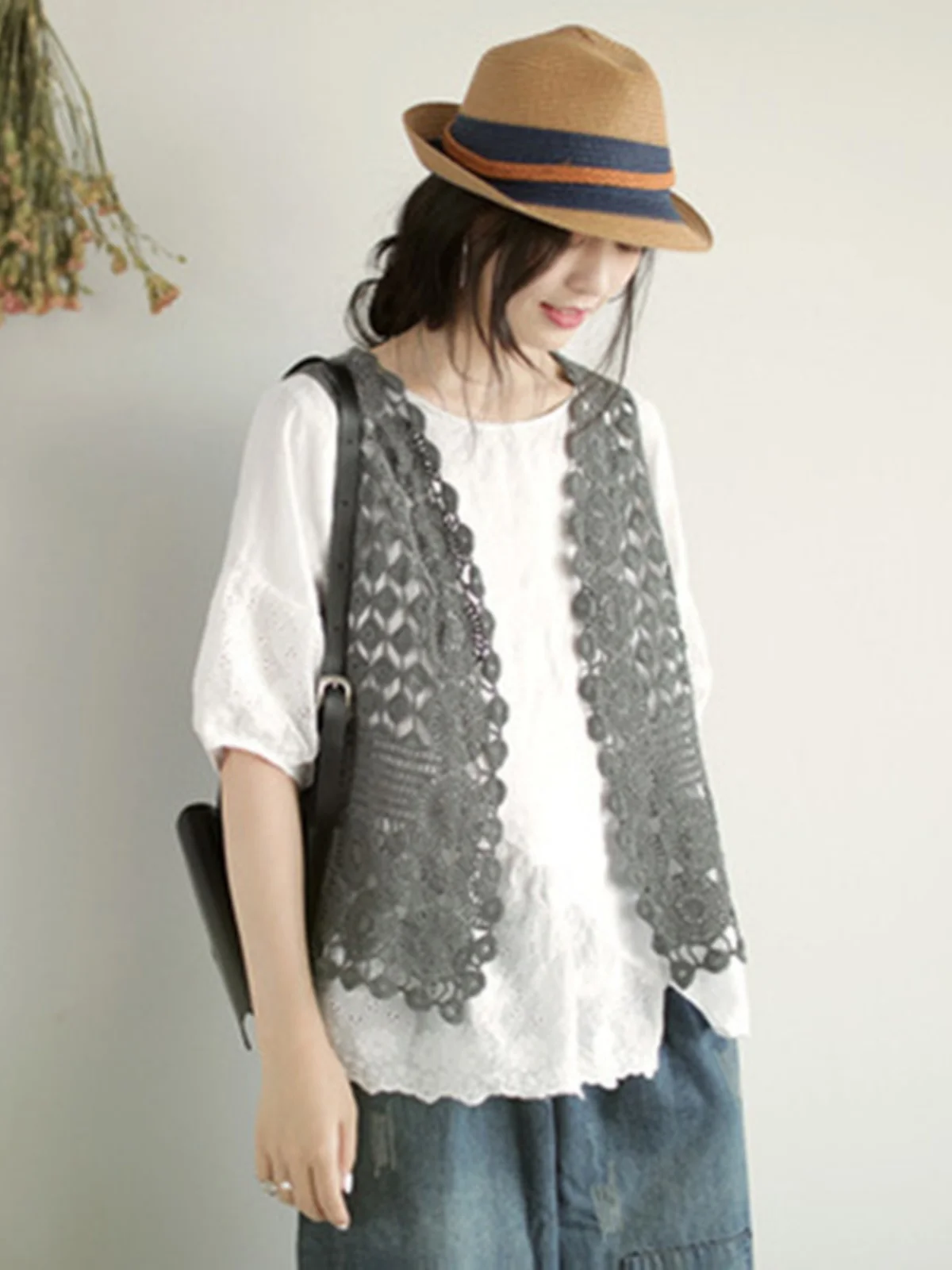 

Original Design Spring Hollow out Women's Hook Flower Vest College Style Cotton Open Cardigan Sleeveless Short Top Shoulder Pad