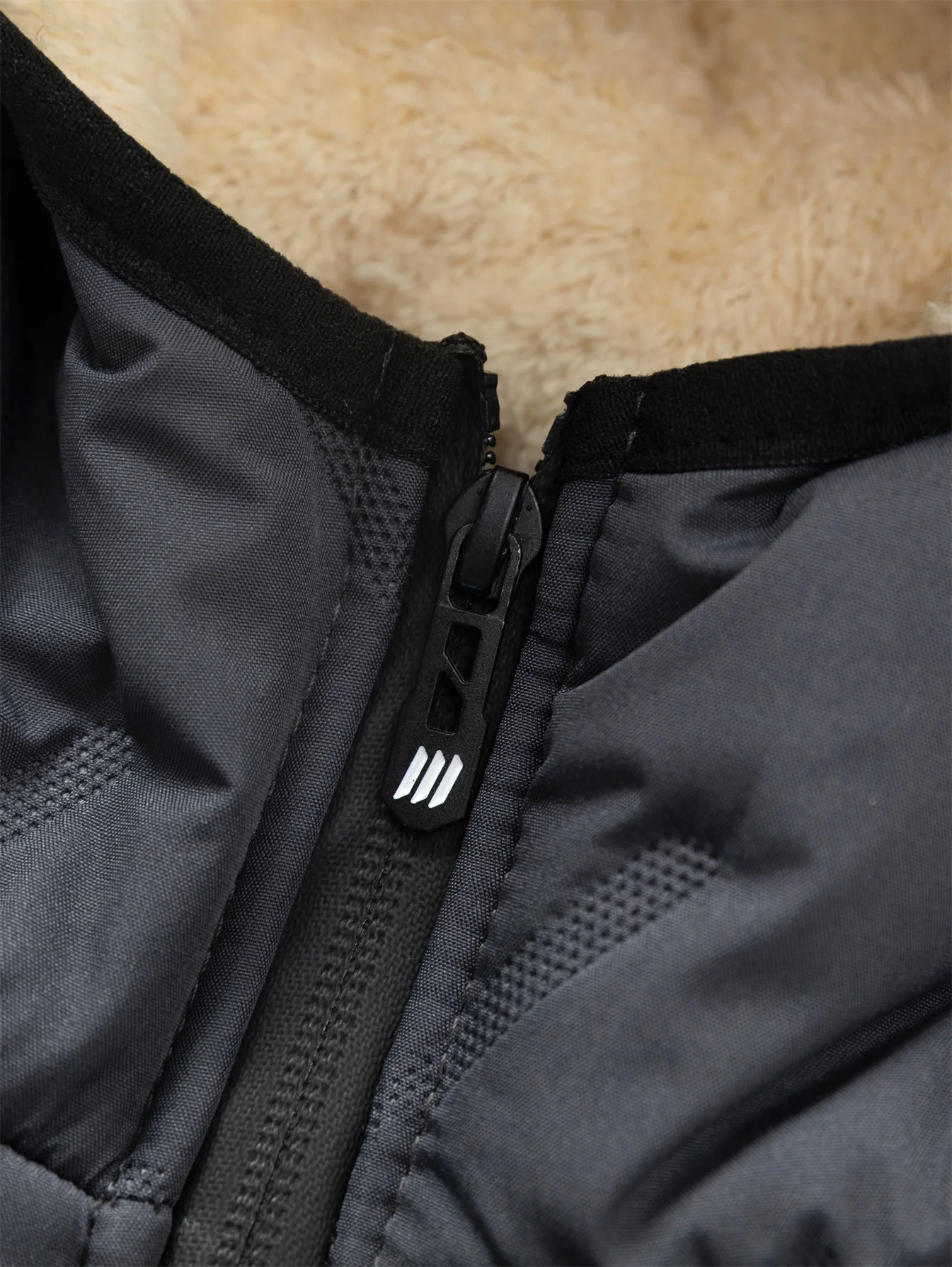 Winterbekleidung, Herrenmäntel, winddichte und warme Kleidung, dicke Herrenjacke mit Kapuze, Jacken für Herren, Thermomantel für Erwachsene, Herrenbekleidung für kalte Temperaturen. – Detail 11