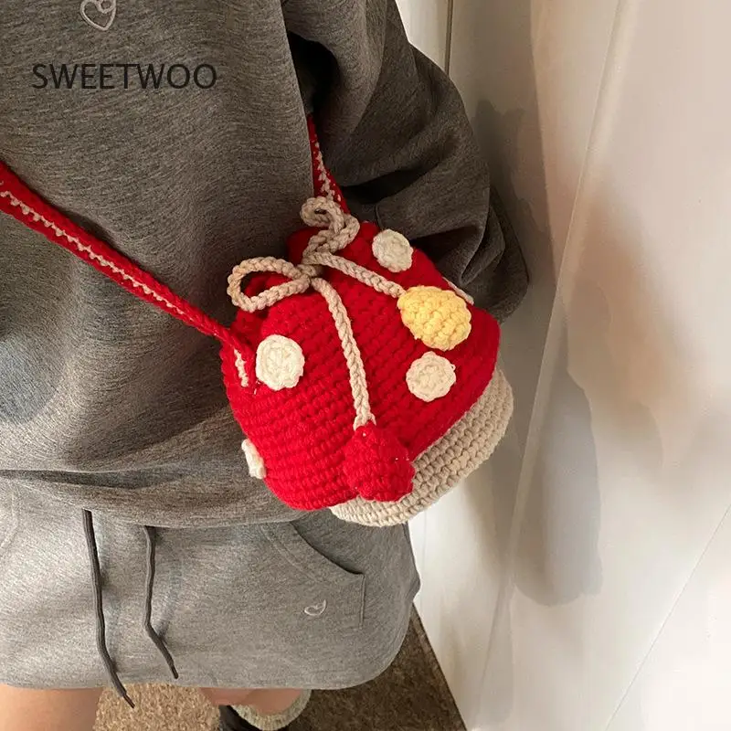 

Women's Handmade Crochet Mushroom Shaped Crossbody Bag Cute Cartoon Mini Shoulder Bag for Casual Daily Use