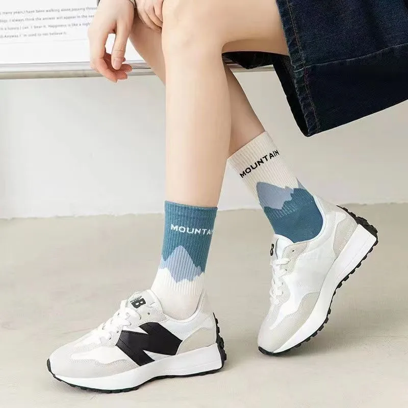 Calcetines deportivos de dibujos animados para mujer, medias asimétricas personalizadas, tendencia creativa, bloqueo de Color, HZ101, 2 pares