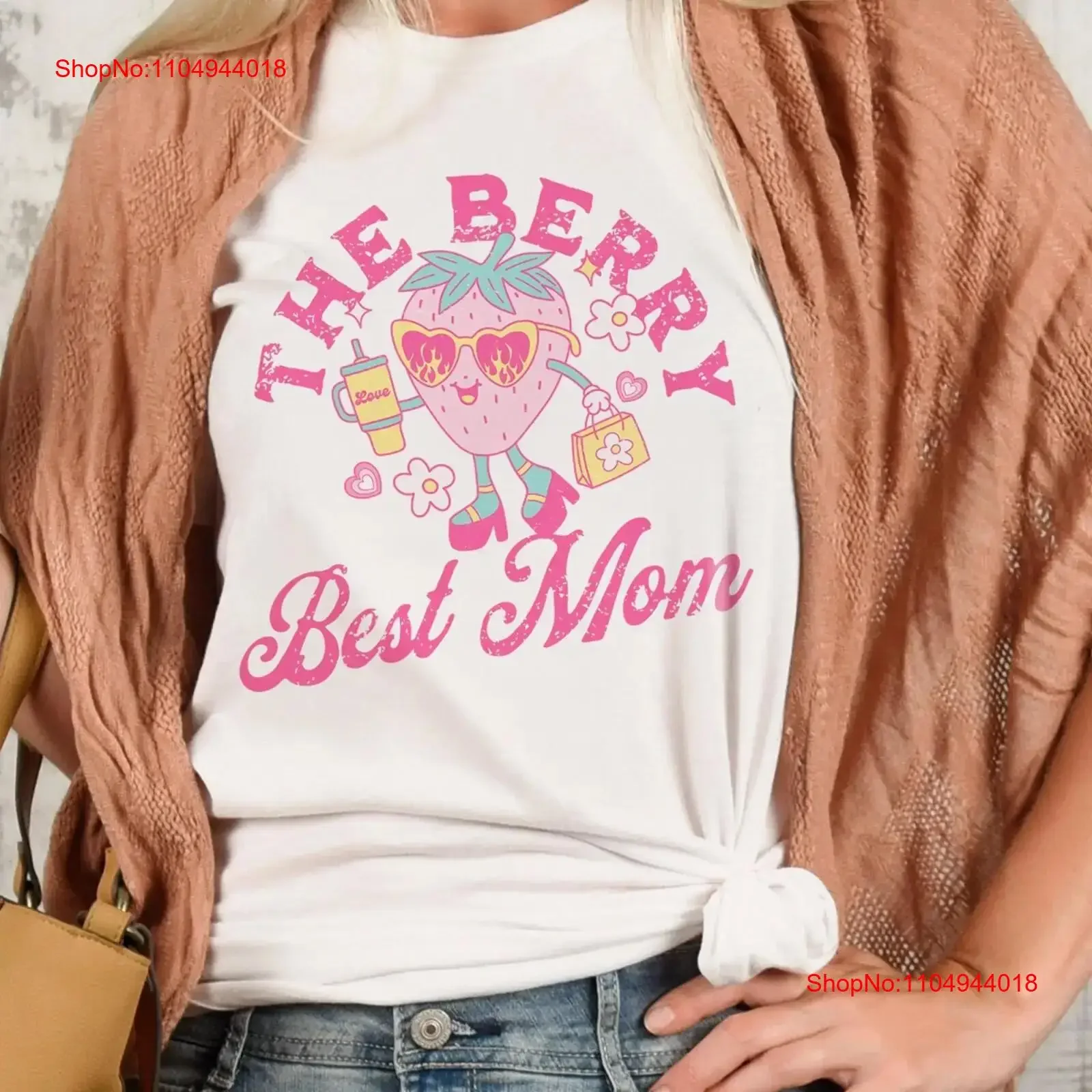 The Berry Best Mom T Shirt Perfect Mother's Day Strawberry Ever vintage Washed streetwear Top For Everyday Wear graphic