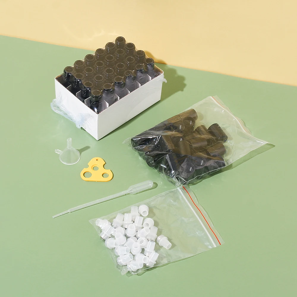 24 قطعة 10 مللي زجاجة عطر فارغة ملونة قابلة لإعادة الملء للزيت العطري زجاجة عطر قابلة للطي مع قمع وفتاحة وقطارة