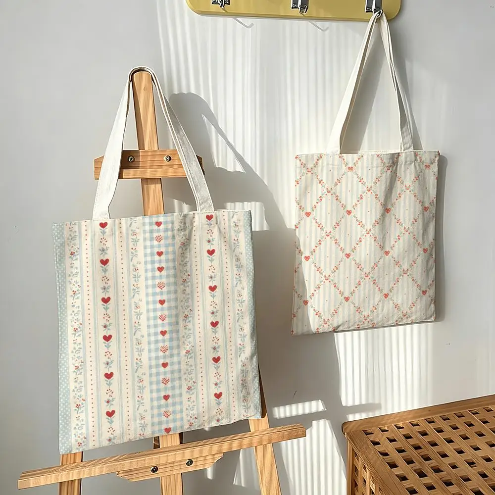 Blue and Red Heart-Themed Pastoral Storage Bags Canvas bags are suitable for going to class, shopping, gifts, and commuting