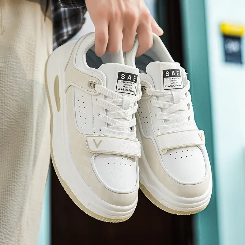 

Мужские модные повседневные кеды на прорезиненной подошве для весны и осени. Удобные и стильные.