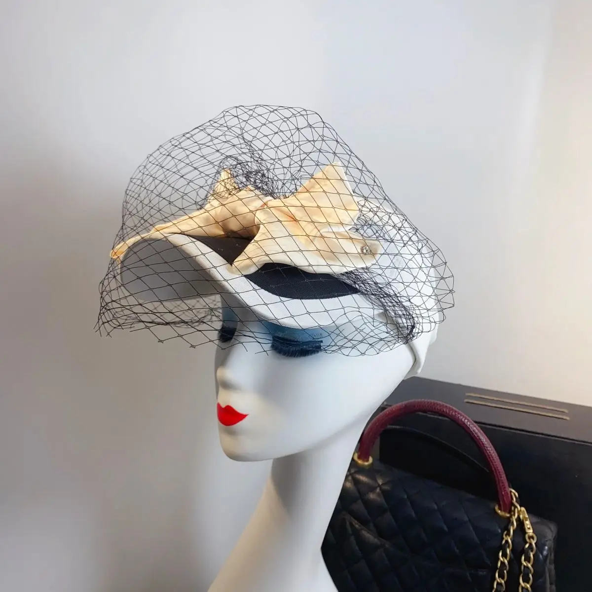 Summer Black and White Mesh Bow Decoration With an Empty Top Hat, Outdoor Sunshade Hat, UV Resistant, Headless Sun Hat for Women