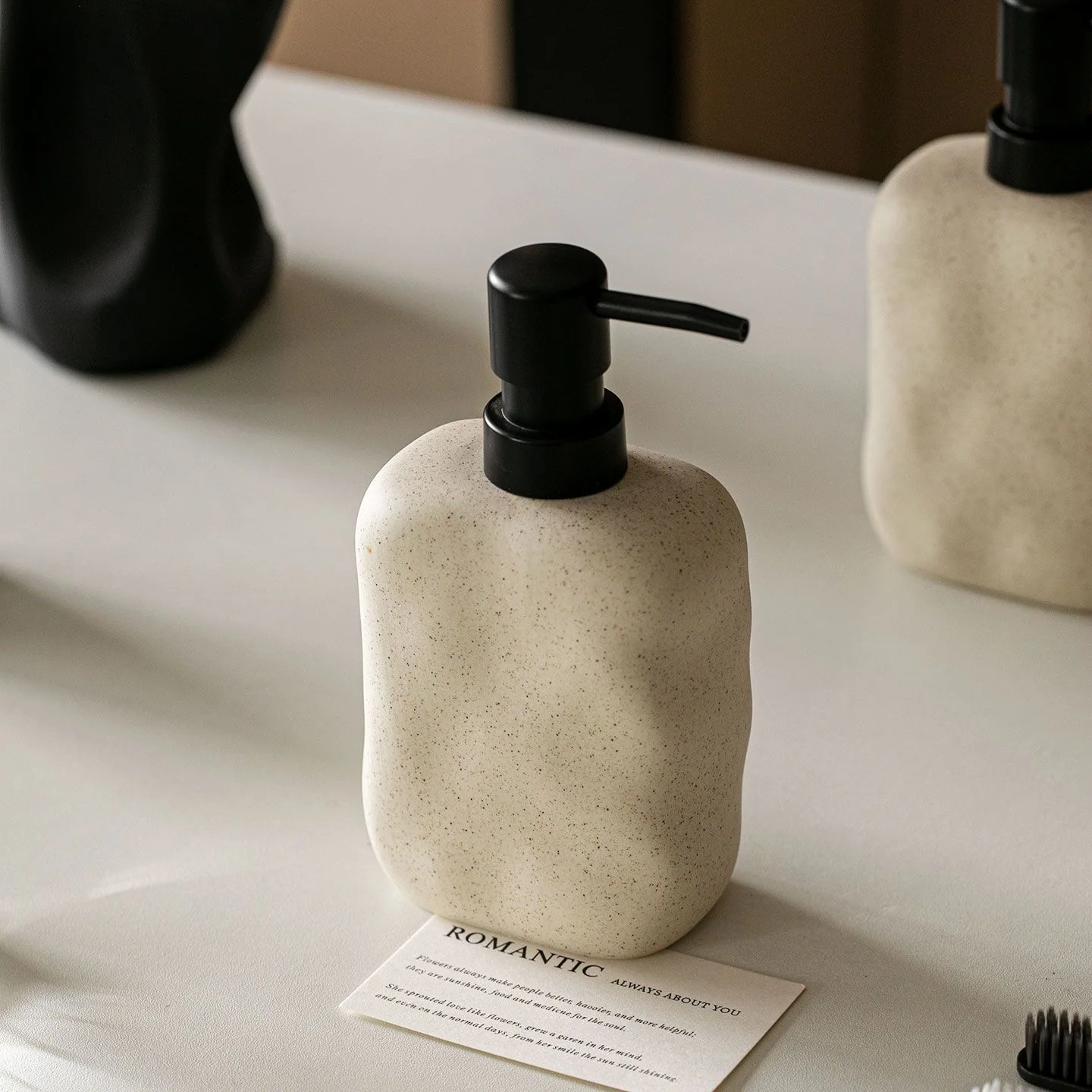400ML Wabi-sabi Lotion Bottle Ceramic Squeeze Bottle Soap Dispenser Shampoo Lotion Conditioner Bottle Bathroom Accessories