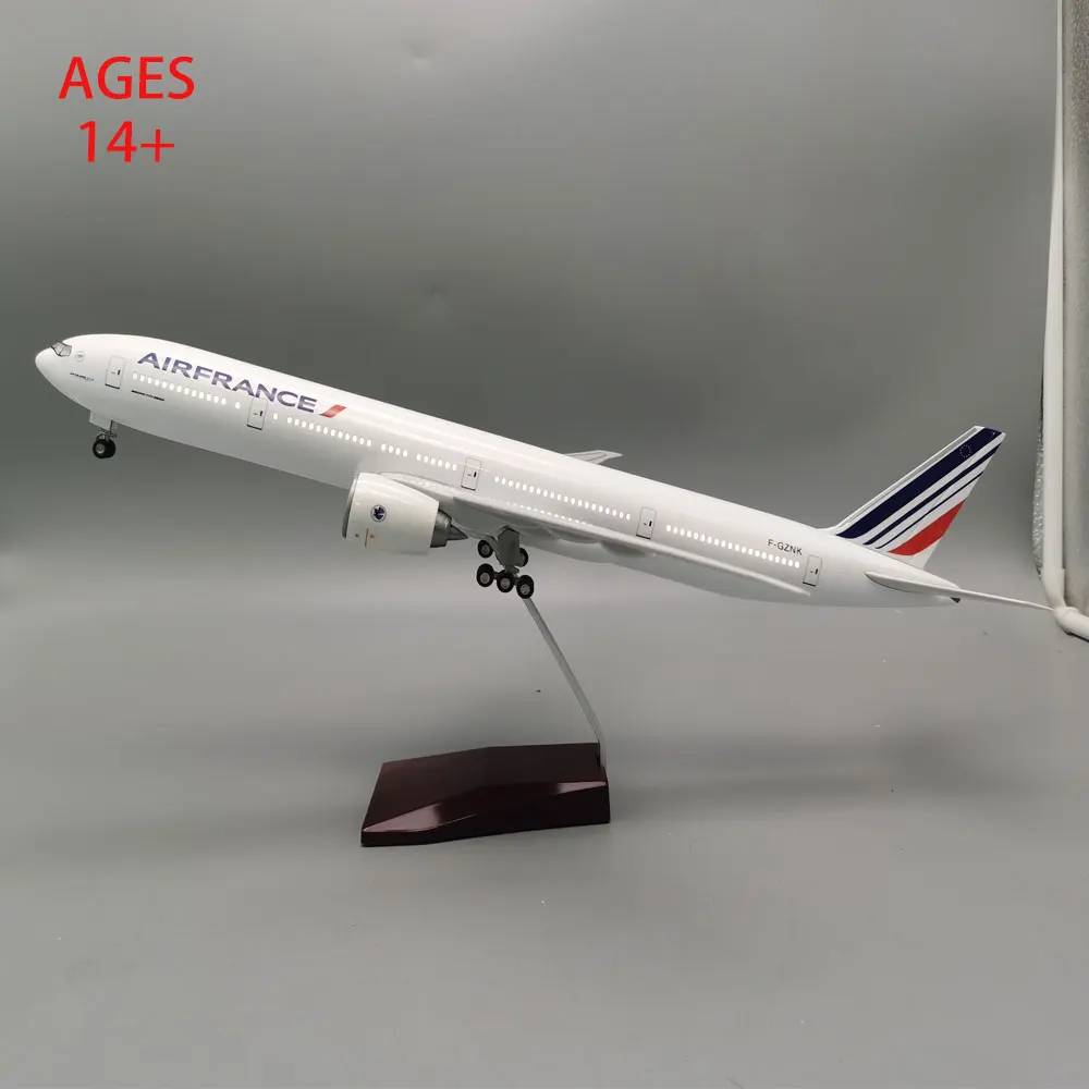 

Air France 47CM 1:142 Model aircraft B777 Air France Airbus LED light die casting machine collected as a gift for aviation enthu