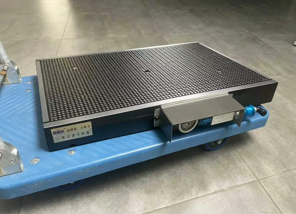 Vacuum suction cup CNC integrated industrial aluminum, copper, bakelite, and plastic machining center with powerful suction cup