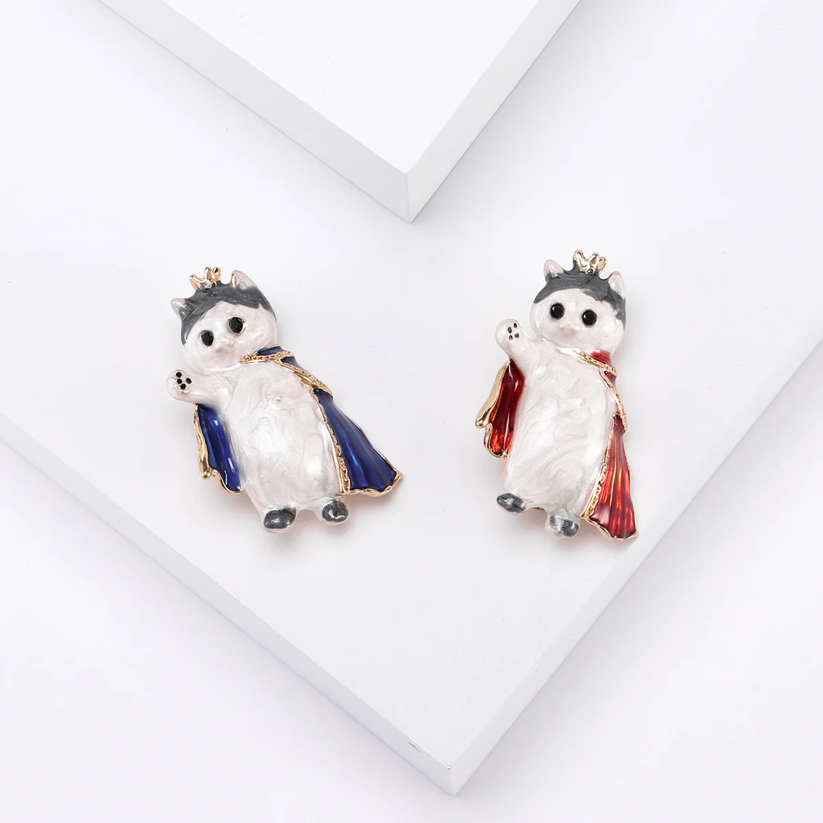 Cute Enamel Elvis Brooch Neutral Crown Cape Cat Cartoon Animal Pin Party Badge Event Accessories