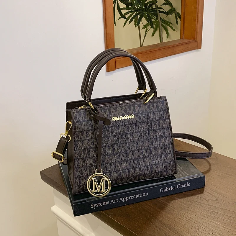 

Simple Lightweight Unique One Shoulder Crossbody Campus Style Individual Portable Convenient Shoulder Bags