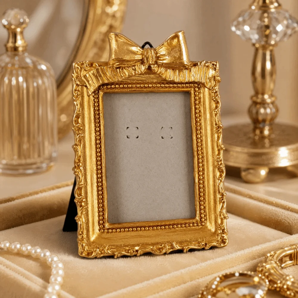 Unique Resin Baroco Style Photo Frame Mini Antique Picture Frame Ornaments Vintage Exquisite Photo Display Holders Living Room