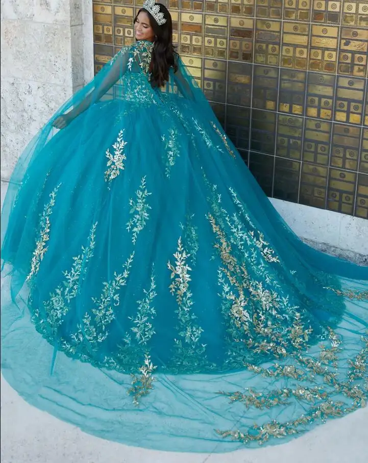 Vestidos de quinceañera con escote Corazón Dorado burdeos, capa larga, aplique Floral, Espalda descubierta, baile de graduación, trajes de depuración, 15 años