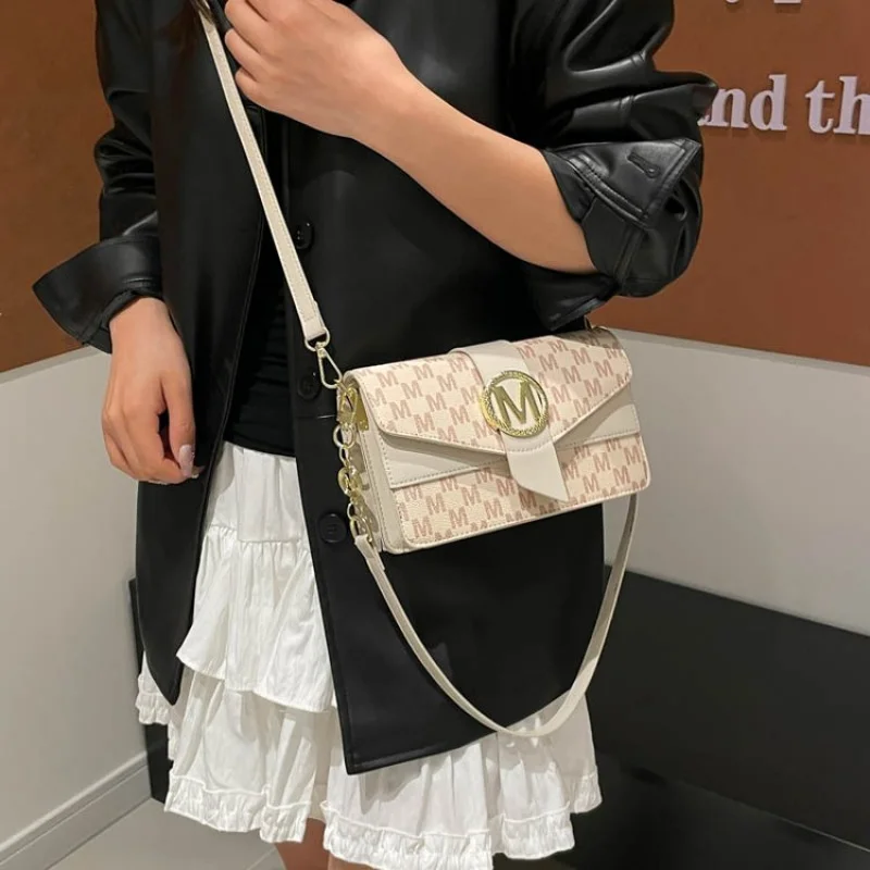 Borsa a tracolla da donna sofisticata realizzata in pelle con stampa Jaguar Varsaviazione vintage spaziosa morbida stile quotidiano ​