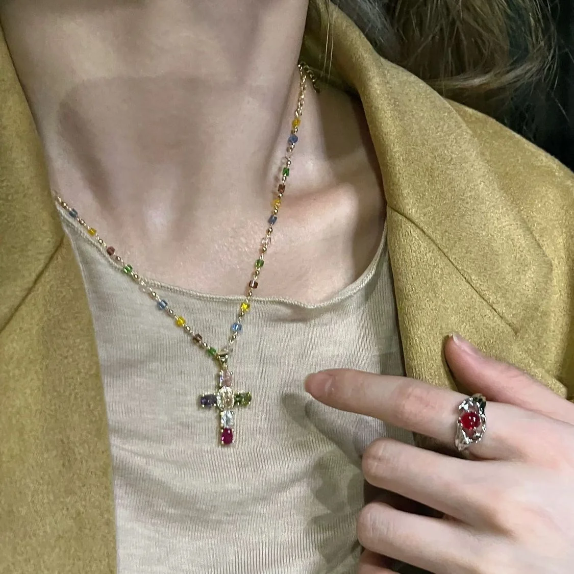 Großhandel B2B Edelstahl Trendige Bunte Zirkon-Kreuzanhänger-Halskette für Frauen, Religiöser Schmuck mit Charme – Detail 4