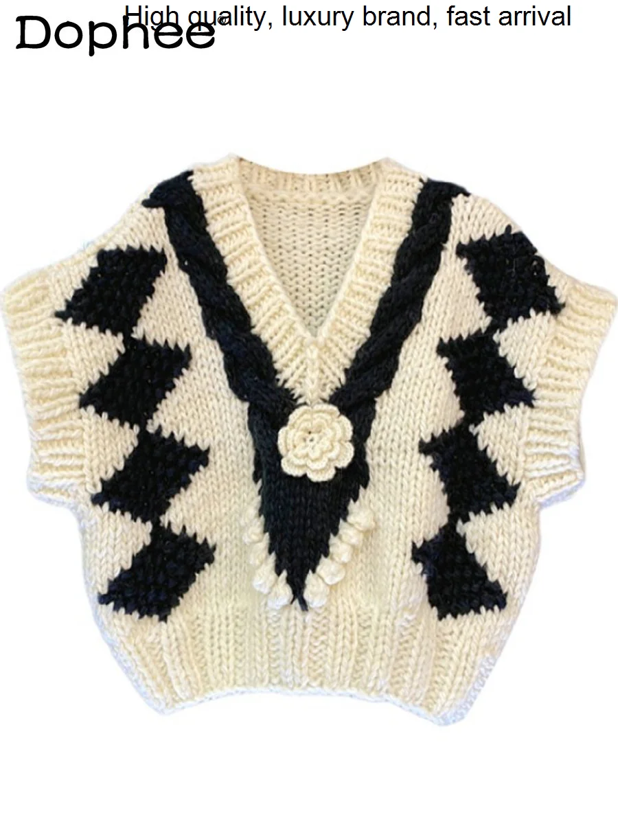 

Жилет женский трикотажный контрастный с V-образным вырезом и цветами