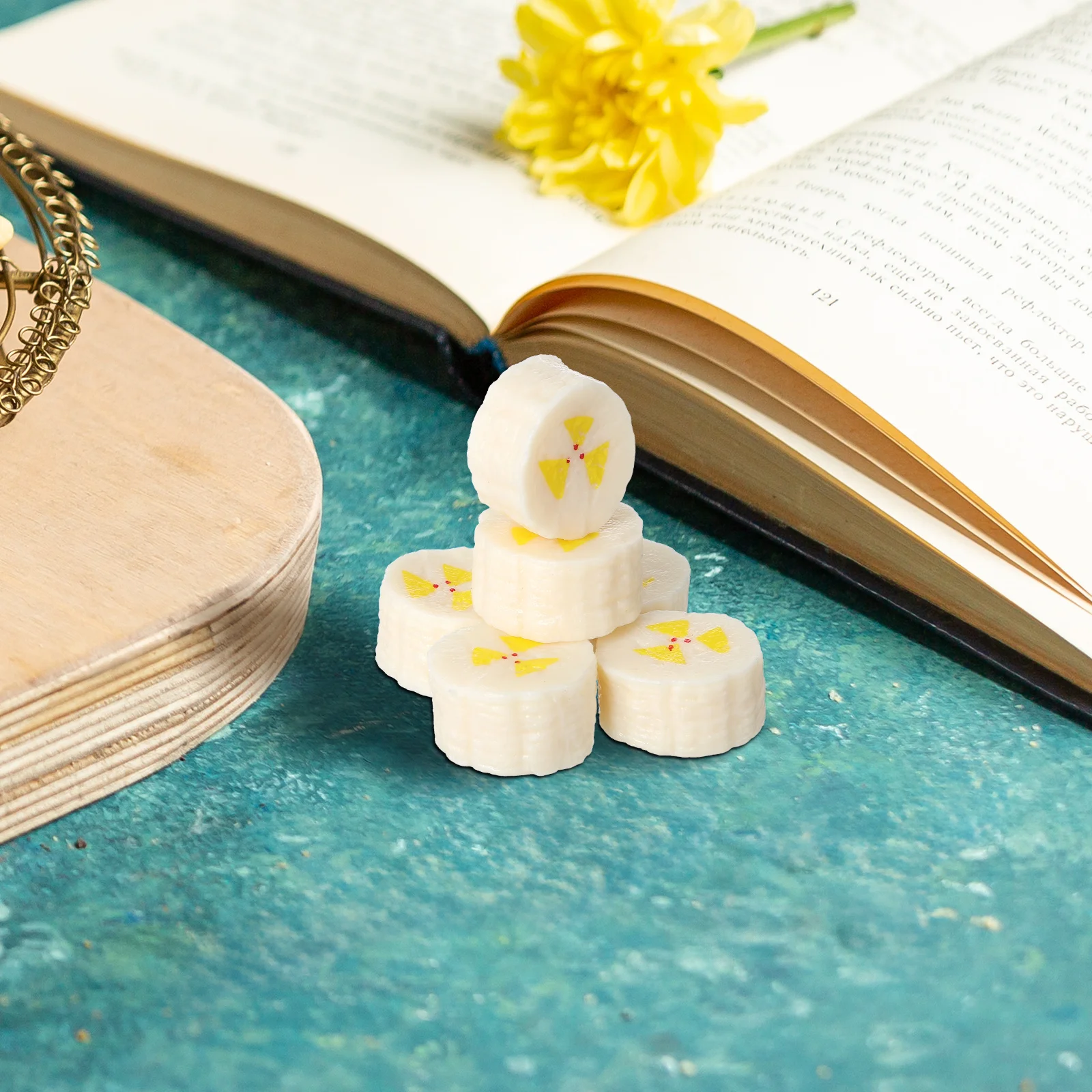 

6Pcs Artificial Banana Slices Realistic Decorative Fake Fruit Plate Accent Photography Kitchen Home Decor Artificial Bananas