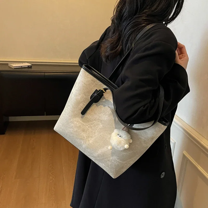

Large Capacity Trend Tote Bags Zipper Pu Design 2025 New Fashion Bags for Women High Quality Sewing Thread Shoulder Bags