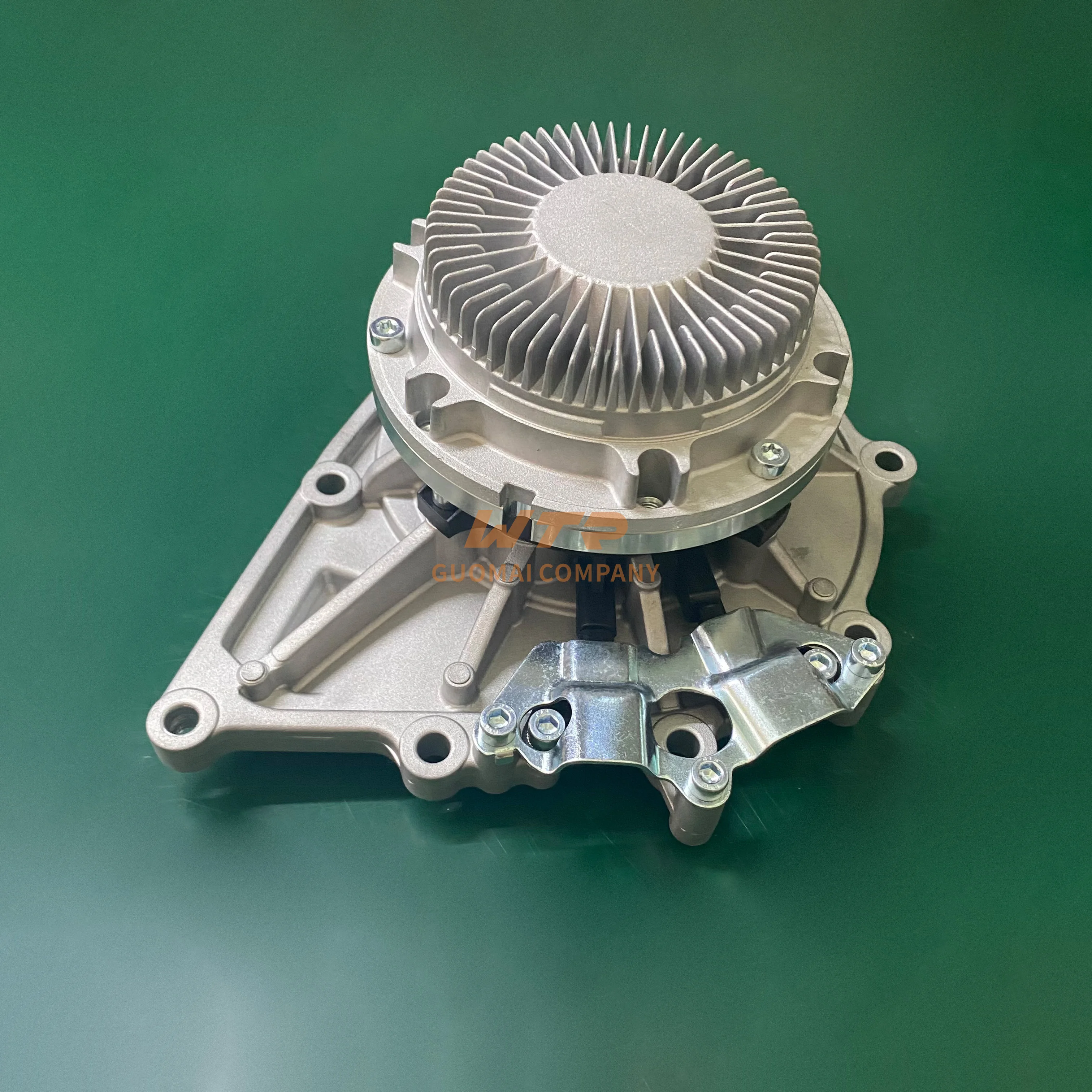 

Truck Parts OEM 4702000401 Water Pump with High Quality for Mercedes Truck 4702000201 4702000101