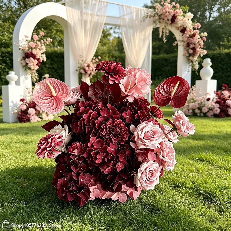 Künstliche Rosen-Hortensien-Anthurien Luxuriöses Blumenarrangement in Burgunderrot und Rosa für Hochzeitstisch, Bankett, Event und Partydekoration – Detail 2