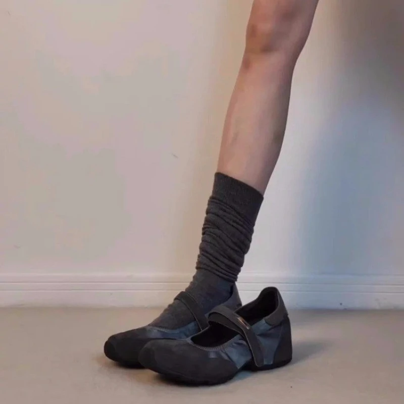 

Square and Round Toe Color-matched Waterproof Platform, Versatile, Comfortable, Anti-slip and Breathable Women's Single Shoes