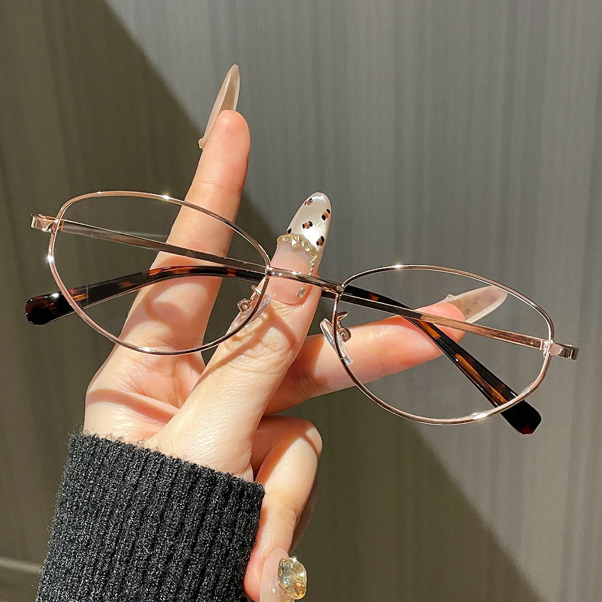 1Pc Women's Fashionable Non-Prescription Glasses New High-Definition Metal Round Small Frame Exquisite Versatile Artistic Simple