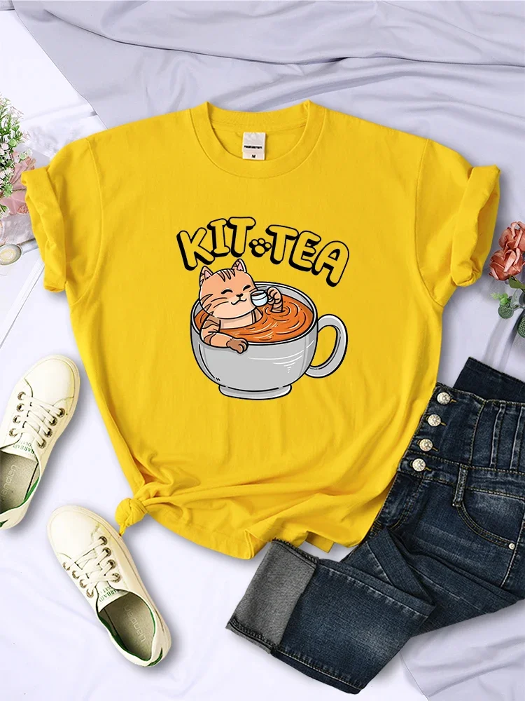 Print Womens T-Shirt Kit Tea Cat in Cup of Tea Vintage Casual  Personality Street Tops Crewneck Tees Clothes Female Short Sleeve