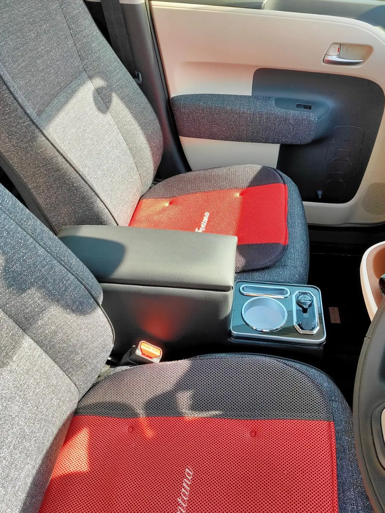 

Factory Hot Selling Sienta 170 Series Console Box Sienta 10 Series Breathing Lamp 7 Color Conversion Sienta Armrest Large Capaci
