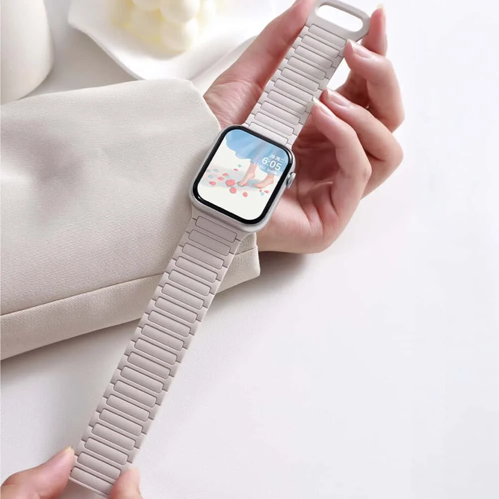 New Silicone Strap for Apple Watch Band 49mm 46 45 44 42 41 40 38mm Magnetic Bracelet Iwatch Series 10 9 8 7 6 SE 5 4 Ultra 2
