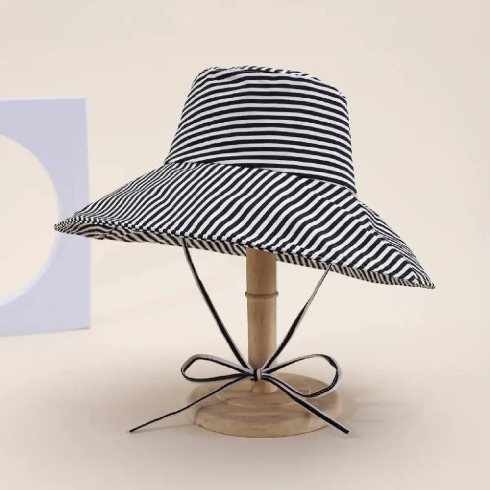 Gestreifter Bucket Hat mit breiter Krempe, verstellbare, faltbare, atmungsaktive Kappe mit UV-Schutz und Riemen für Strand, Wandern, Reisen, Freizeit im Freien