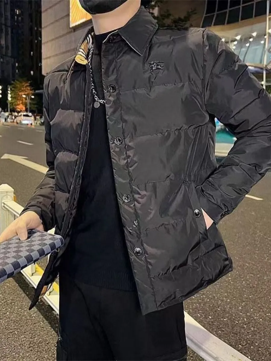 

Новая зимняя модная короткая хлопковая куртка для мужчин: приталенная, теплая, деловая, с отложным воротником, в корейском стиле, утепленная.