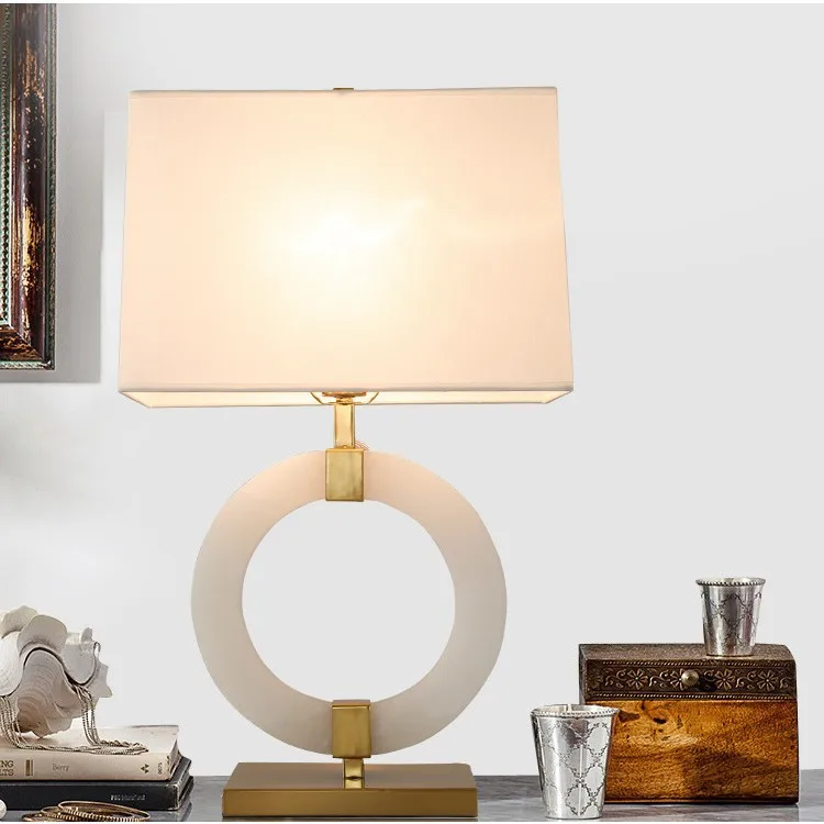 مصباح طاولة رخامي بسيط وحديث وشخصية إبداعية وإضاءة راقية فاخرة ودافئة لغرفة المعيشة وغرفة النوم مصباح بجانب السرير مزخرف