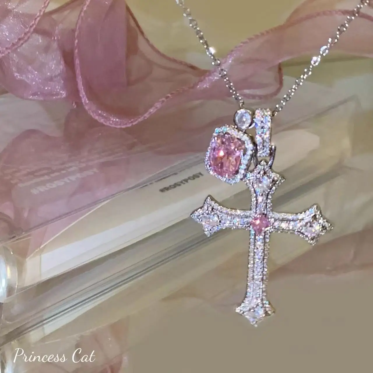 

Sweetheart, micro-inlaid cross, large birthday pink collarbone short necklace 2025 new high-value jewelry.