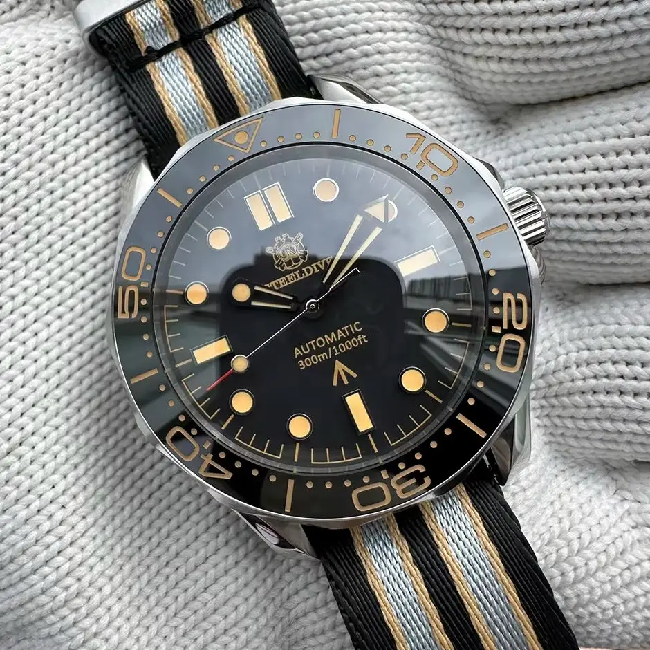 STEELDIVE Men Automatic Watch 42mm Mechanical Wristwatch Dive 300M Waterproof C3 Luminous Sapphire Mirror NH35 Ceramic Bezel