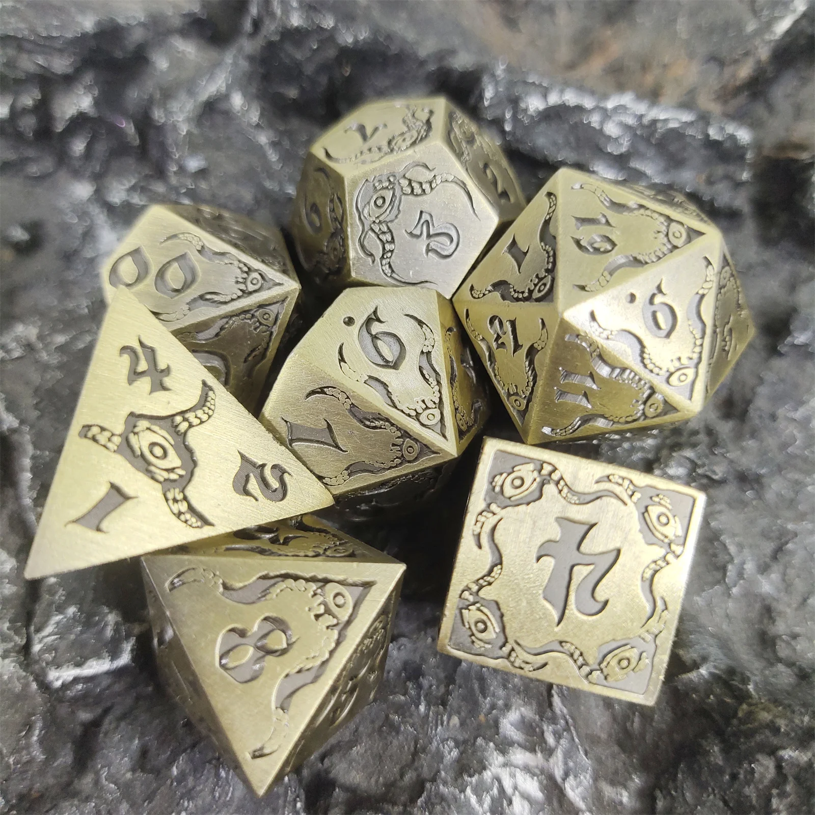 

7pcs Bronze Devil Eye DND Metal Dice Set Multi-sided Polyhedral Solid Dice for D&D Game Role Playing Board Table RPG D4 D6~D20