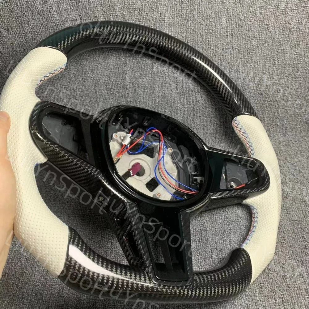 Beheiztes weißes Leder-Carbonfaser-Sportwagen-Lenkrad für BMW G01 G02 G20 G30 G80 G82 X3M X5M G15 mit Carbon-Tastenrahmen – Detail 2
