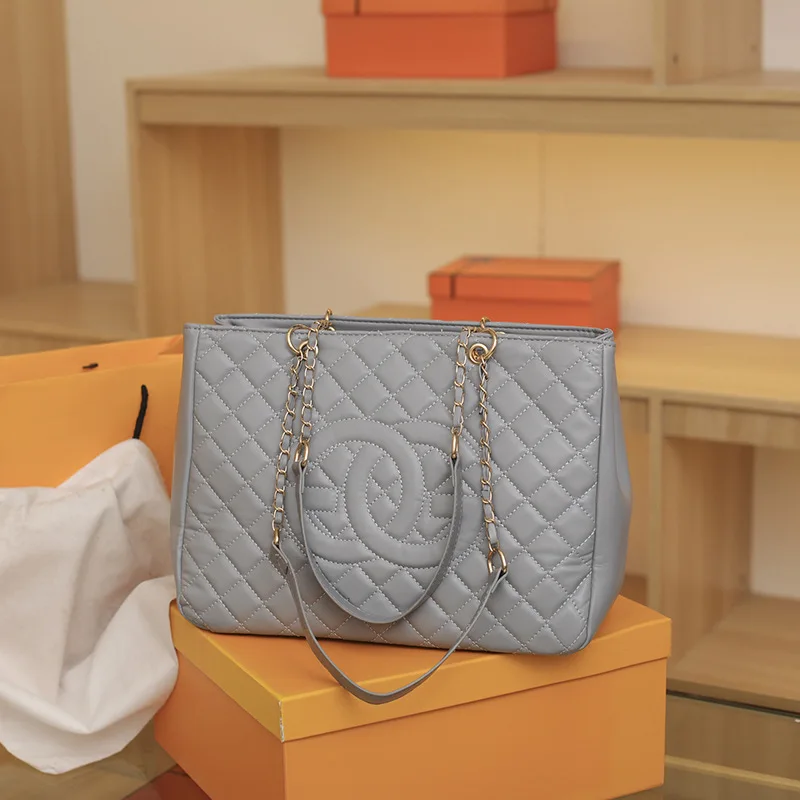 

2025 Quilted Chain Shoulder Bag, Spacious Underarm Purse for Women, Versatile Crossbody Tote, Minimalist Day to Night Bag
