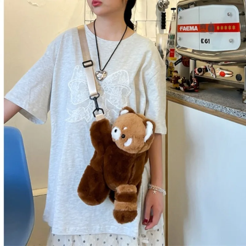 レッドパンダぬいぐるみバックパックかわいいぬいぐるみ人形女性クロスボディファー柔らかいショルダーバッグキャンプ旅行パーティー女性の誕生日ギフト