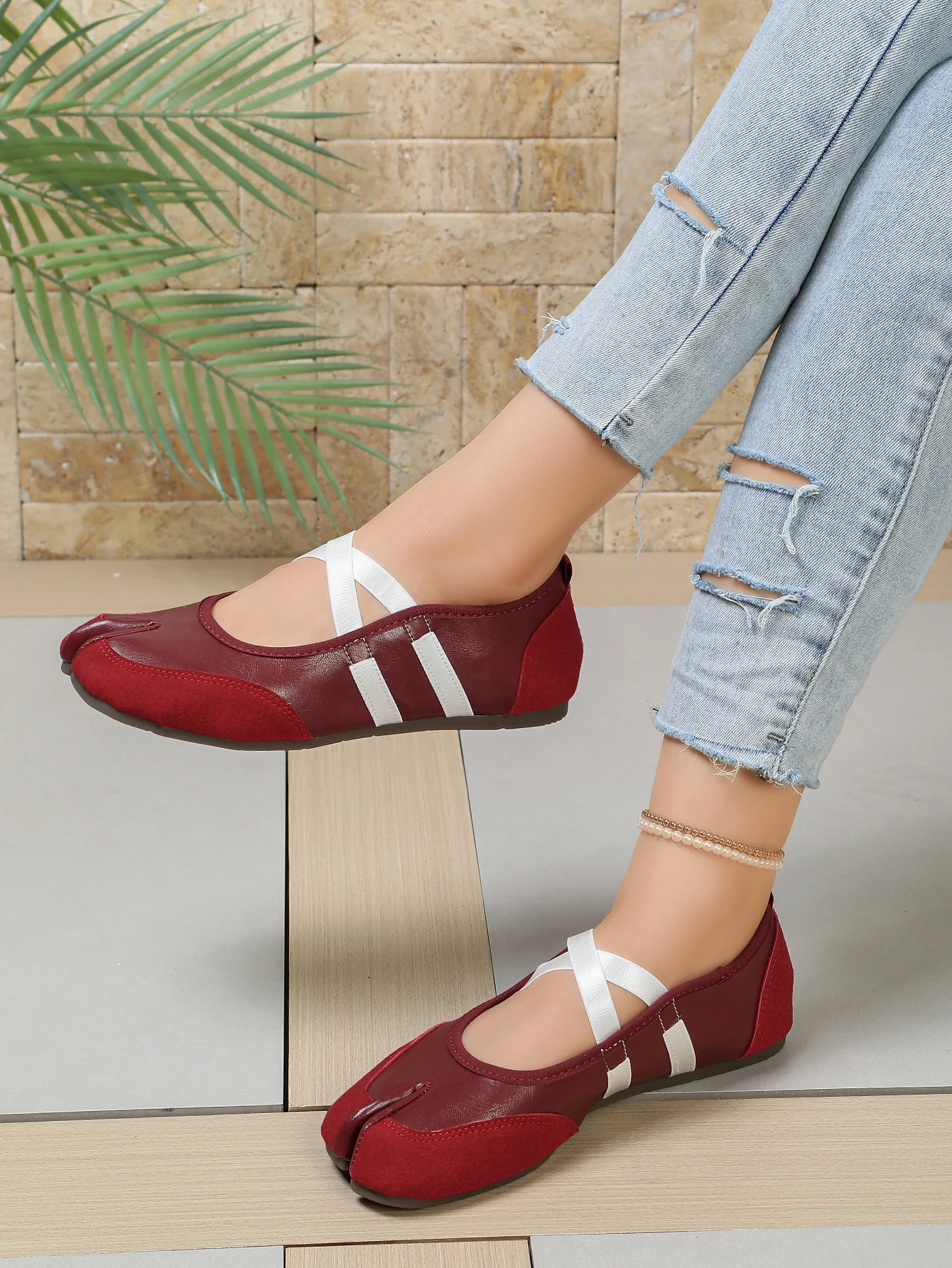 Flache Schuhe mit Kreuzriemen für Damen, lässiges Modedesign, Mary Jane Schuh, Slip-on, geteilte Zehenpartie, Ballett-Trainer, Sommer 2026, elegant, neu – Detail 15