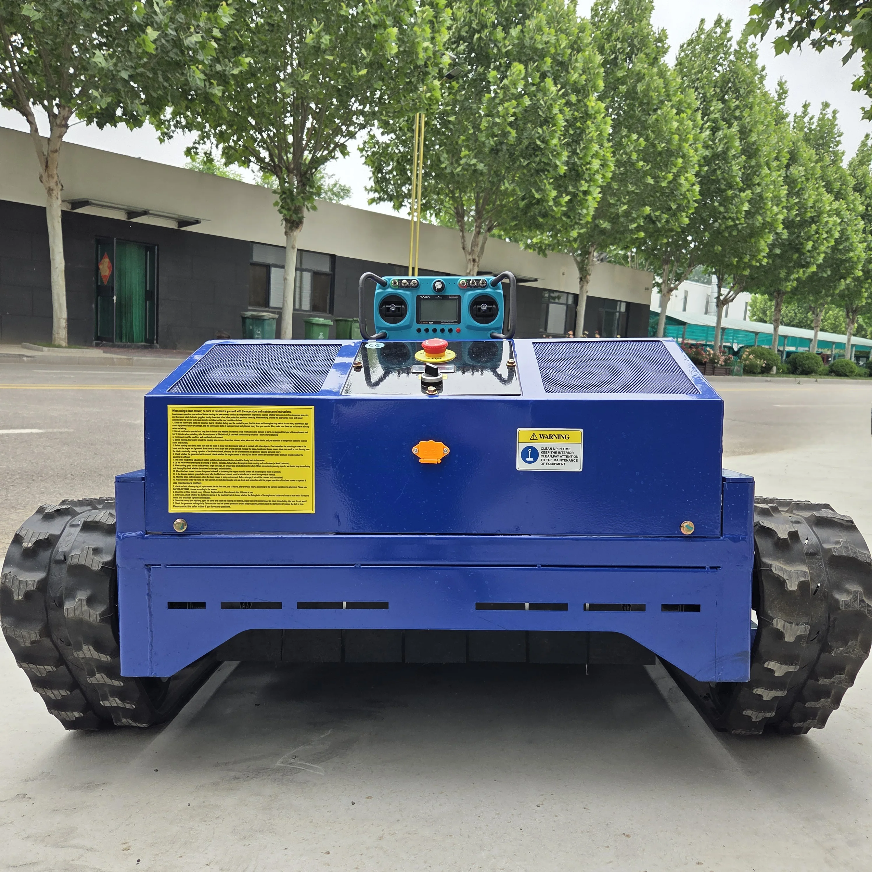 3800 ㎡ /h كفاءة القص 800 مللي متر عرض القطع يمكن رفع رأس السكين 20-150 مللي متر جزازة العشب للتحكم عن بعد