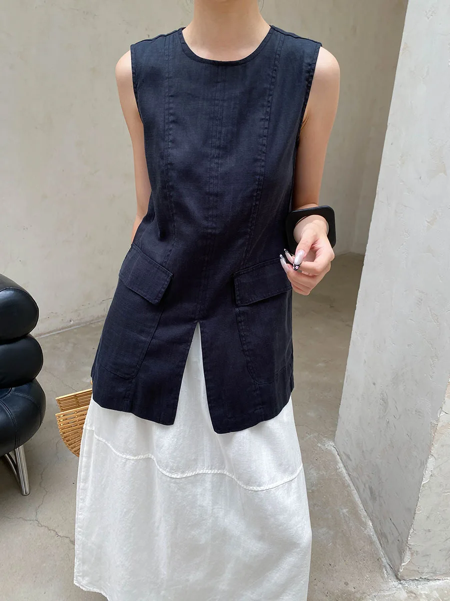 Sommerliche Damen-Weste in einfarbigem Design mit Rundhalsausschnitt und Schlitz vorne, ärmellos. – Detail 14