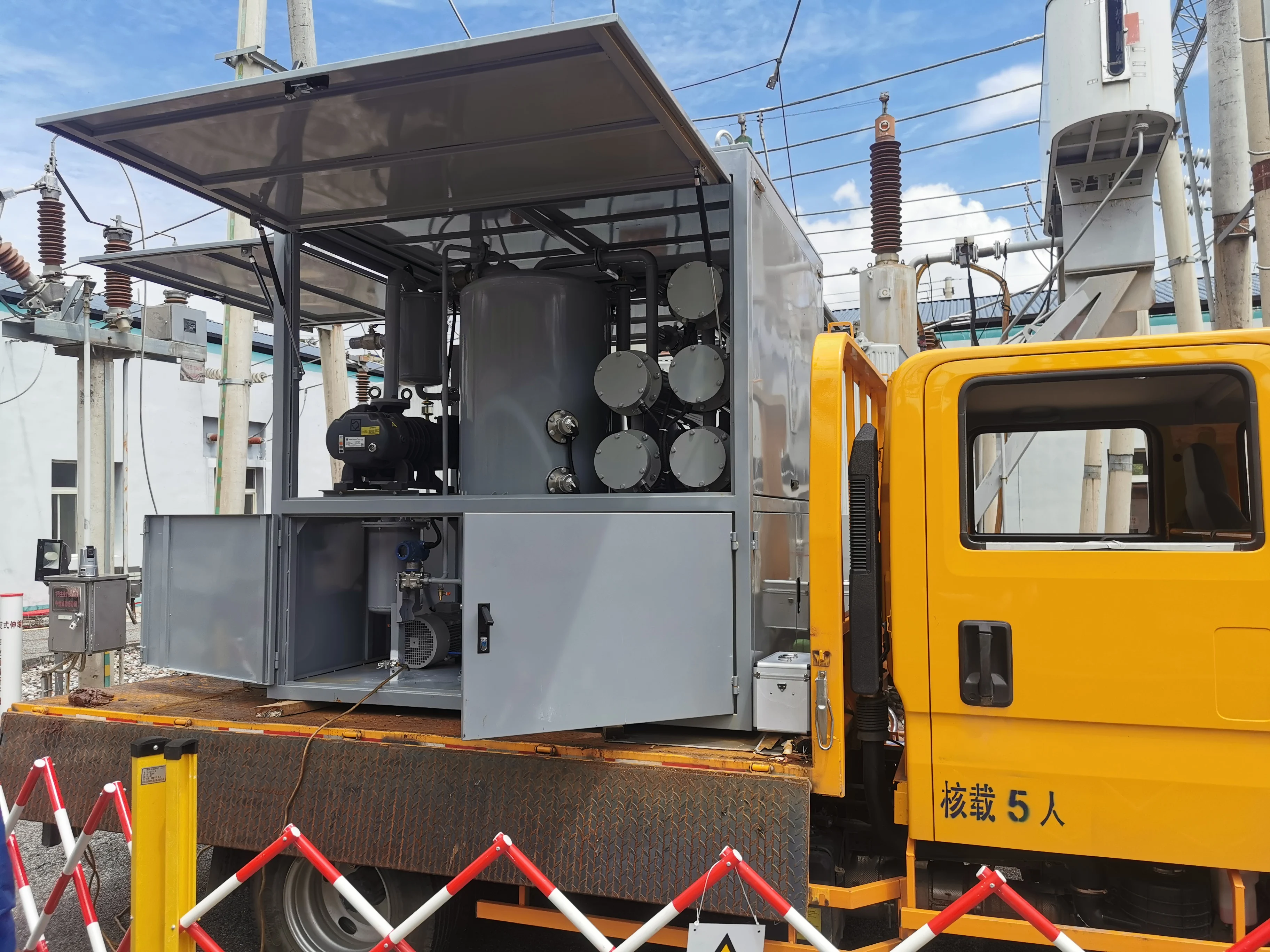Testing Machine Oil Filter Carbon Steel Material Vacuum Dewatering Oil Purifier Breakdown Voltage More 75kv Water//Impurity