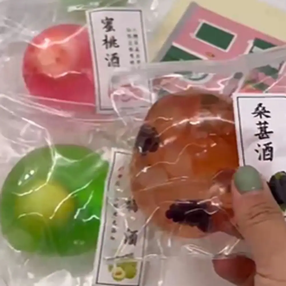 Regalo di trucco Giocattolo da spremere fresco Frutta Vino Prugna verde Vino Pizzico Giocattolo Creativo Mitigatore Palla fatta a mano Giocattolo Regalo di compleanno per bambini