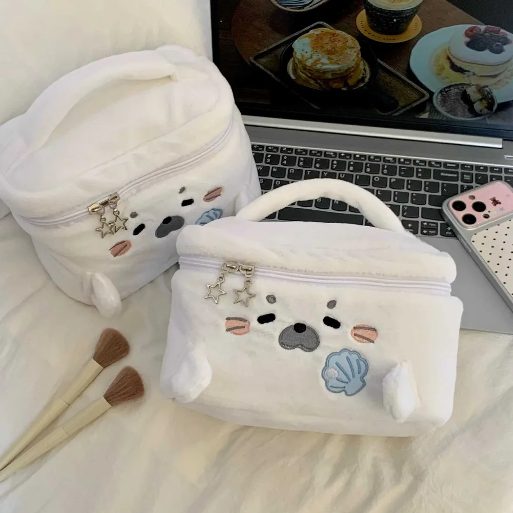 Fluffy Little Seal Make-up-Tasche, großes Fassungsvermögen, Kosmetiktasche mit Stickmuster, tragbare Reise-Kulturtasche, vielseitig einsetzbar – Detail 7