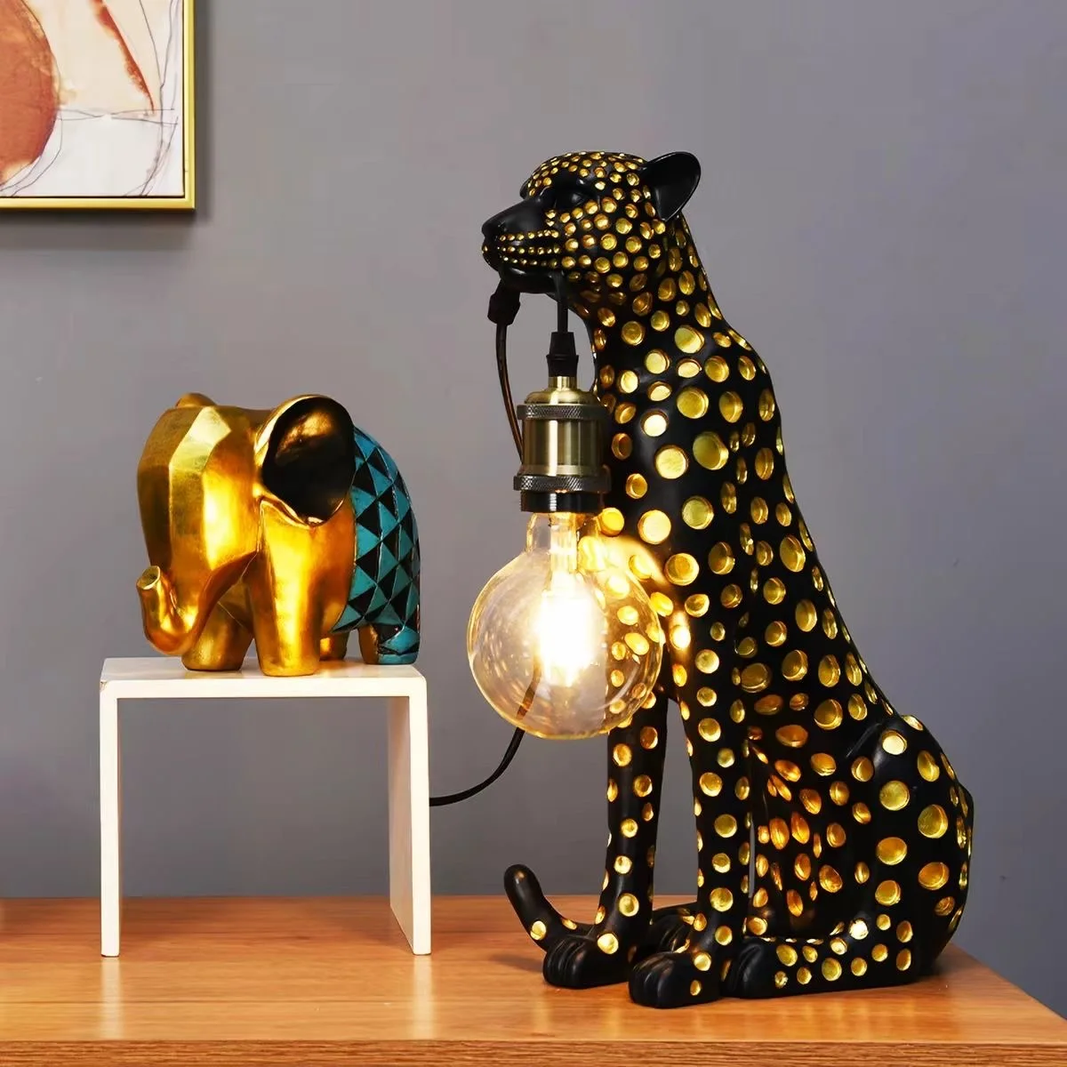 Luxury Leopard Cheetah Figurine Sculpture Creative Animal Table Ornament Home Office Living‑room Desk Decoration Craft Ornaments