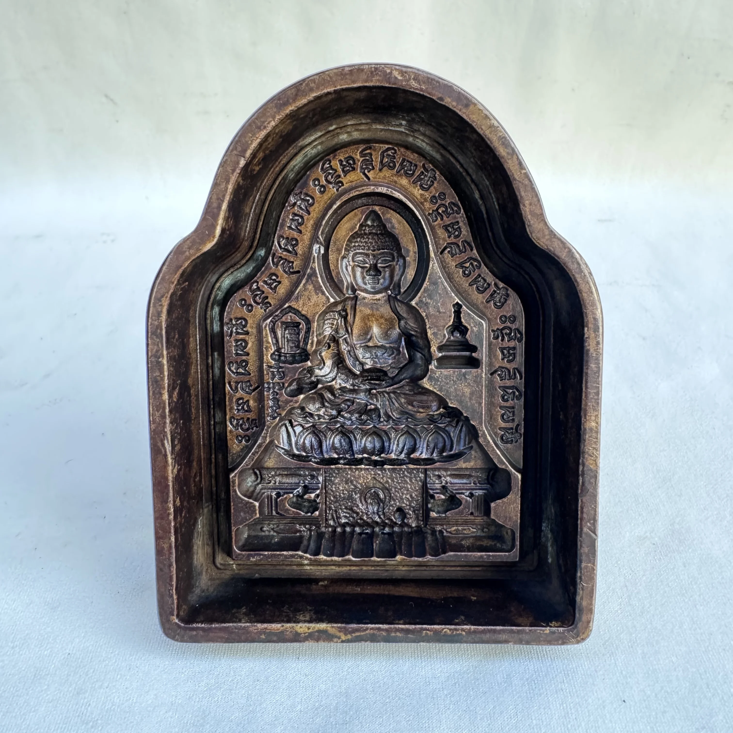 

China Retro Old Lima Bronze Award Lotus Buddha Seal Wipe Buddha Model Ornaments