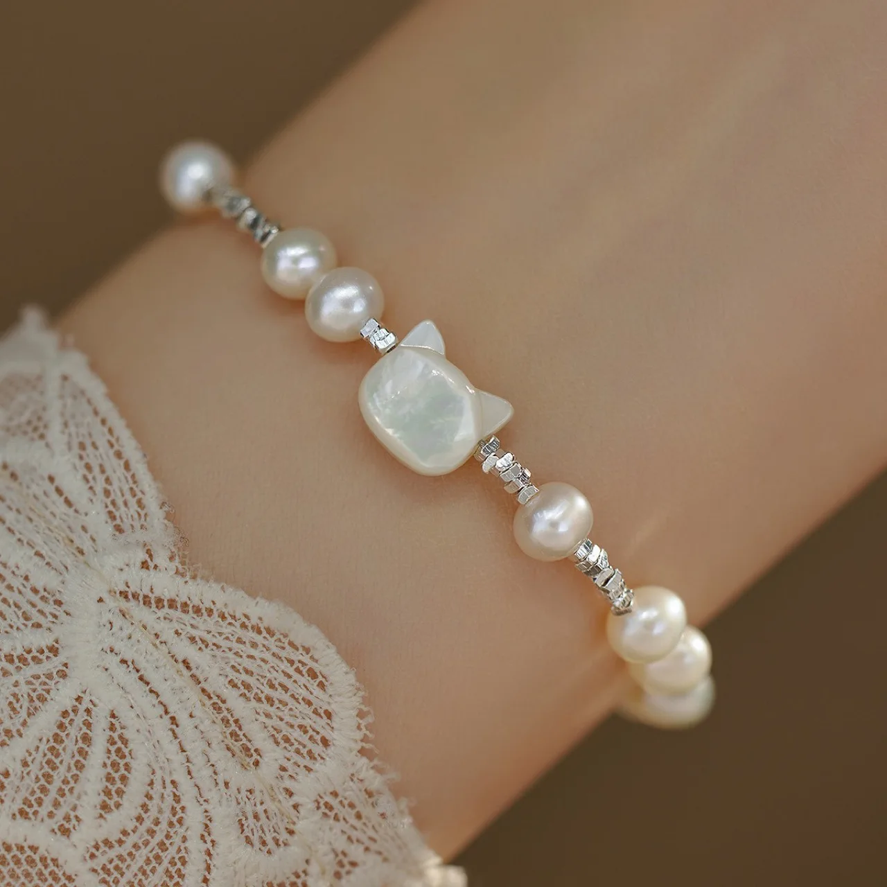 

Drop-shipping Cute Cat & Shell Freshwater Pearl Silver Spliced Bracelet Fashionable Shell Charm Jewelry Accessory