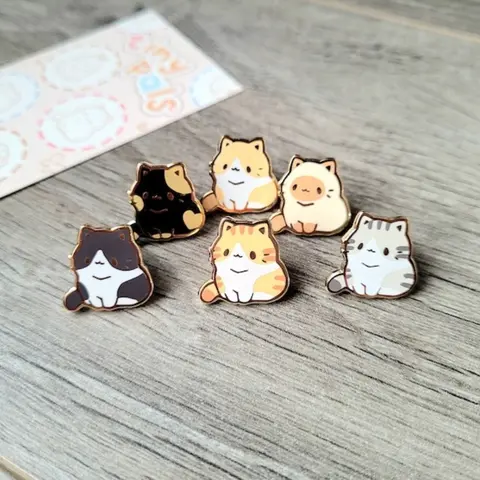 Bonito minúsculo gato esmalte pinos kawaii gatinho metal emblema dos desenhos animados animal broche para jóias acessório presentes para amantes dos gatos
