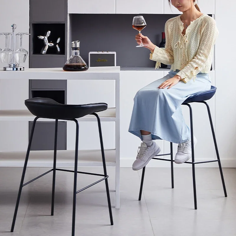 Bedroom Minimalist Bar Stools Balcony Designer Makeup Accent Wishbone Bedroom Gaming Dining Chairs Nordic Sillas Bar Furniture